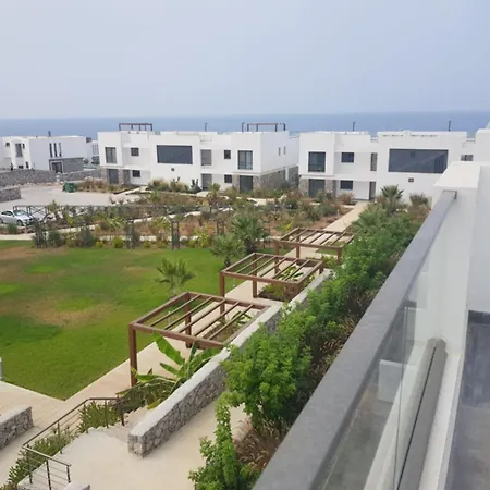 Beachfront Penthouse Apartment, Eco Wellness Resort, Heated Pool Apartment Kyrenia (Northern Cyprus)