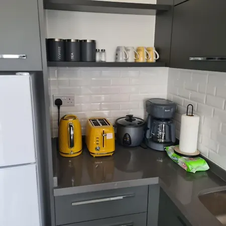 Beachfront Penthouse Apartment, Eco Wellness Resort, Heated Pool * キレニア