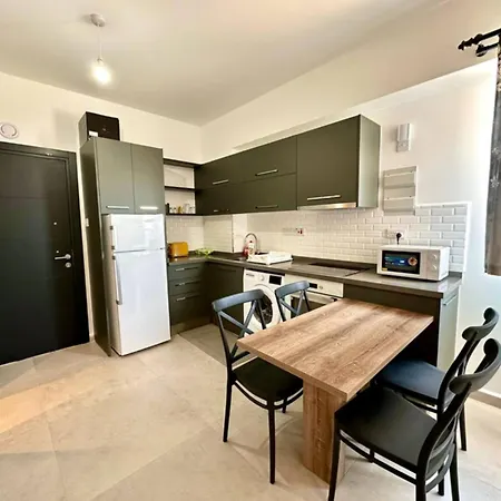 Beachfront Penthouse Apartment, Eco Wellness Resort, Heated Pool アパート *