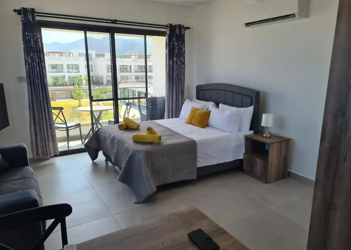 Beachfront Penthouse Apartment, Eco Wellness Resort, Heated Pool Apartmán Kyrenia (Northern Cyprus)
